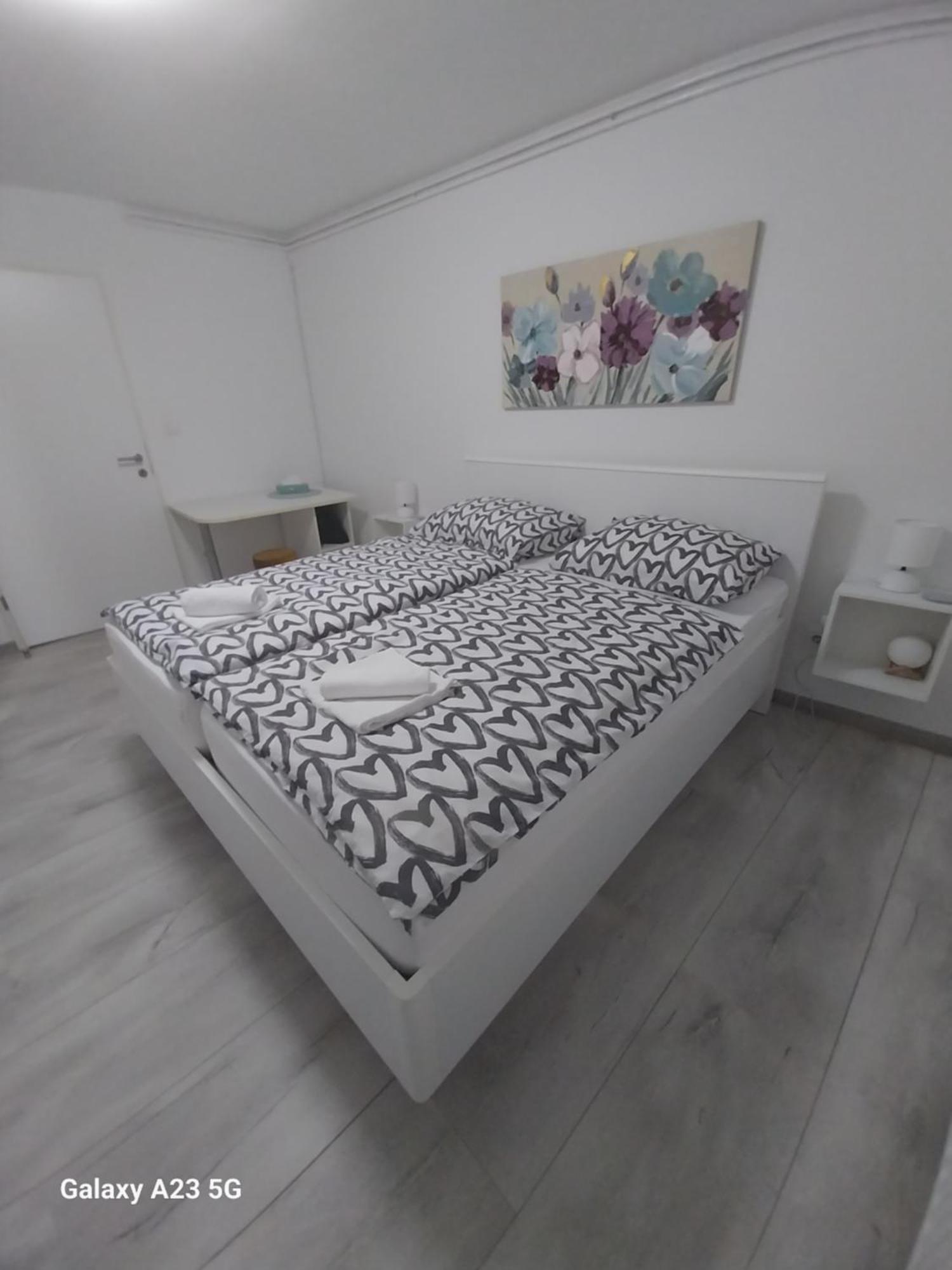 Bloom Apartment *